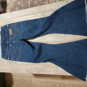 Wrangler LAINEY WILSON Women's Blue Flared BELLS Jeans 28 Inseam